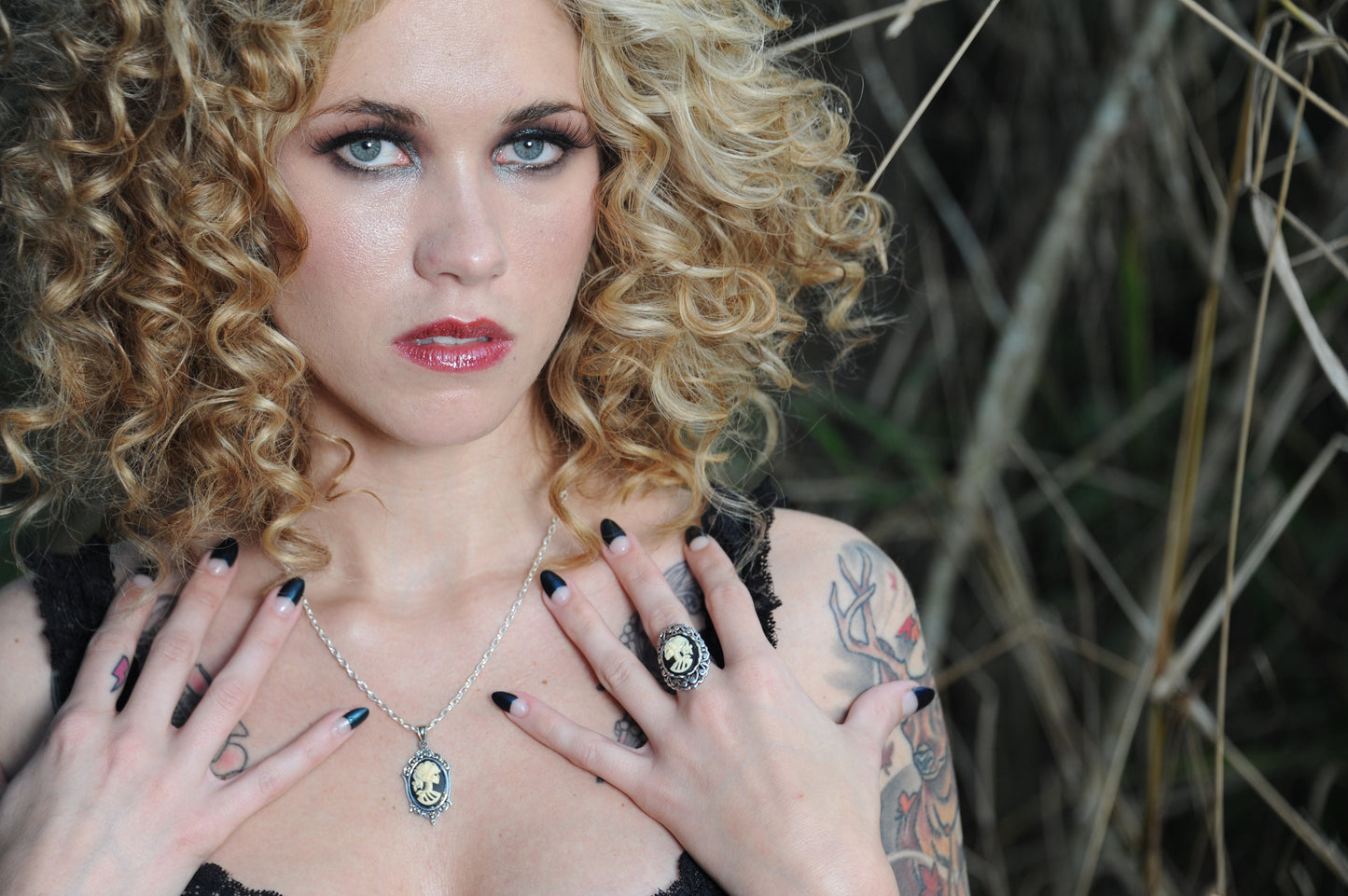 Skull Cameo Ring in Cream on Black - Victorian Style Day of the Dead Jewelry